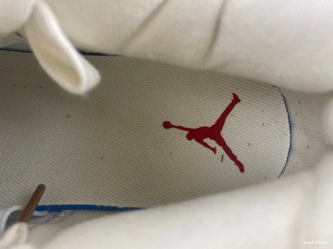 Rep x Levi's Air 'White' 4 Jordan AO2571-100 0820